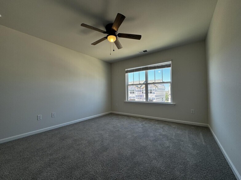 Building Photo - 745 Embark Cir