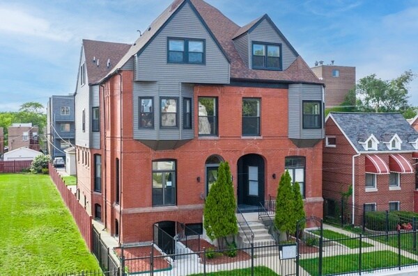 Building Photo - 3330 S Indiana Ave