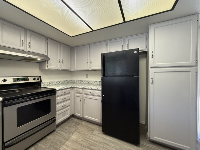 Building Photo - "Charming 4-Bedroom Haven with 2 Baths in ...