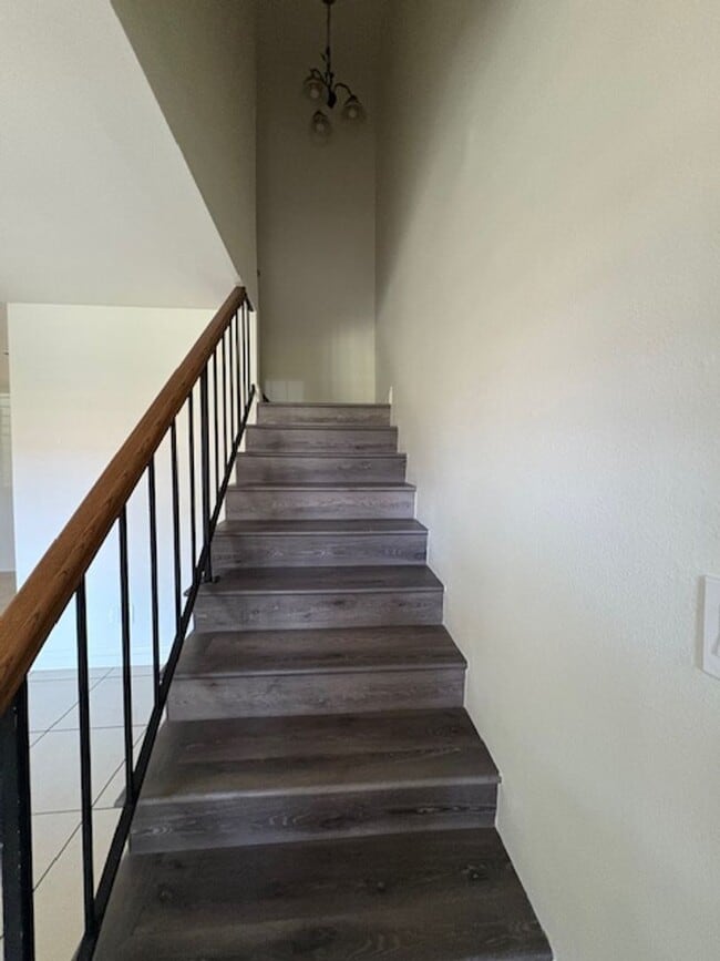 Building Photo - Centrally Located Redlands Townhome