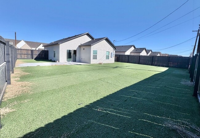 Building Photo - 1207 W Ave P