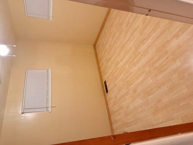 Building Photo - 1367 Burnham Ave