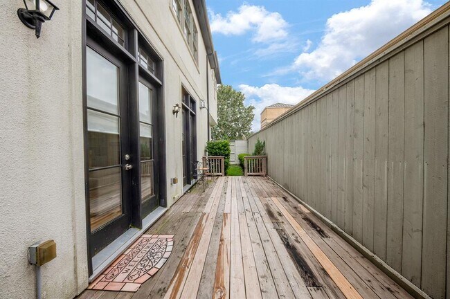 Building Photo - 5410 Alder Cir