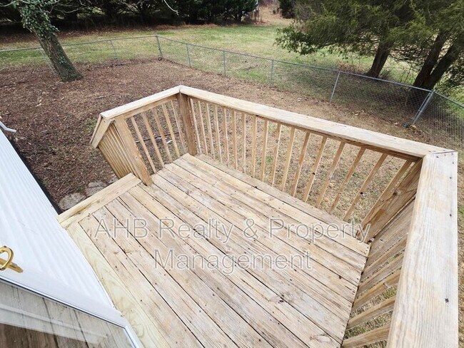 Building Photo - 1028 E Hanover Rd