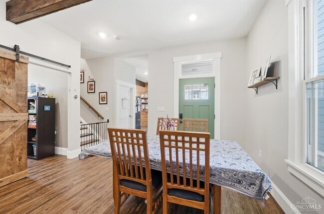Building Photo - 2931 Cleinview Ave