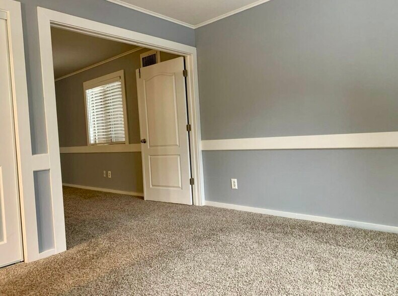 Bedroom - 872 Tanager St