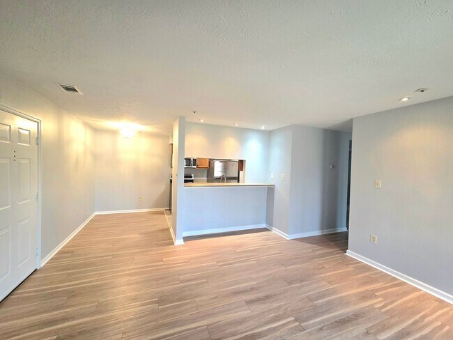 Building Photo - Beautiful 2 BR/2 BA Condo in Ellicott City!