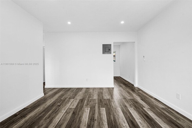 Building Photo - 2212 Roosevelt St