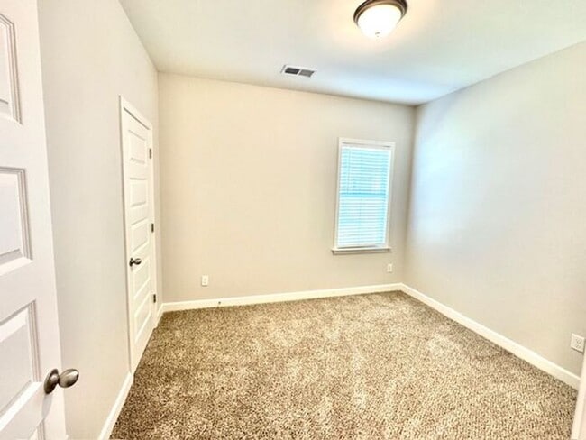 Building Photo - Move In Special! Now Leasing in Somerville- 4-Bedroom 3 Bath Home, Available Now!