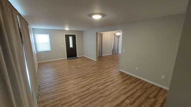 Building Photo - 204 6th Ave