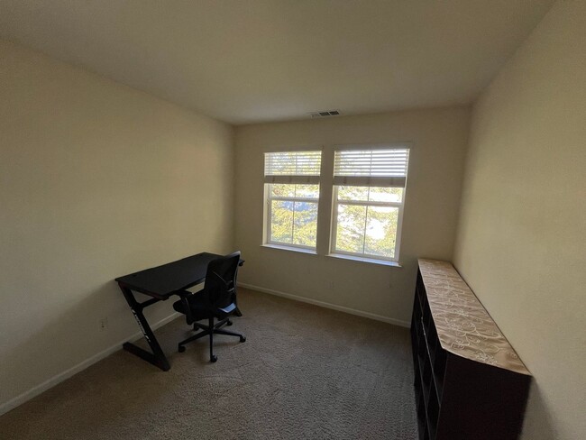 Building Photo - Modern 3B/3.5B Townhouse in Sunnyvale