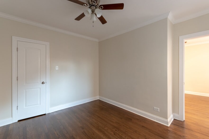 Building Photo - 3826 N Greenview Ave