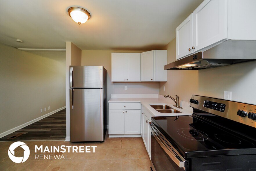 Building Photo - 357 Amesbury Dr