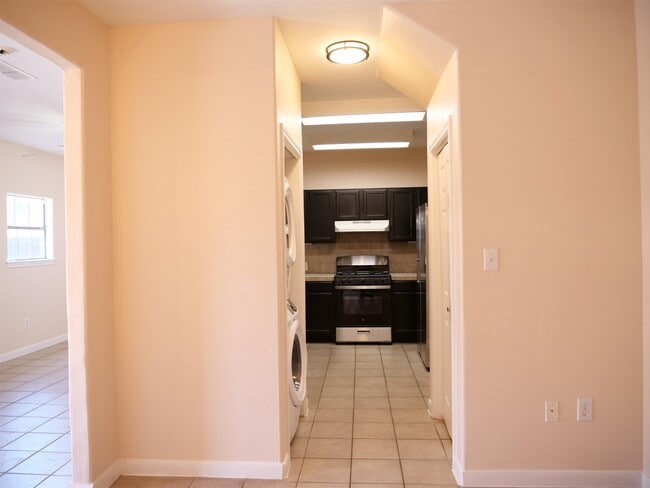 Building Photo - 2445 Monarch Dr