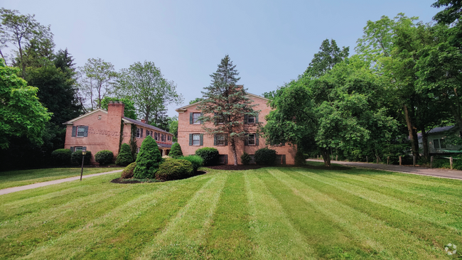 Building Photo - Green Acres Of Ravenna