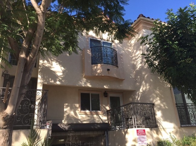 Building Photo - 13621-13623 Sherman Way