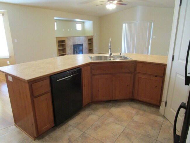 Building Photo - 3 Bedroom, 2 Bathroom on Corner Lot in Subdivision in North Prineville - Available Now!
