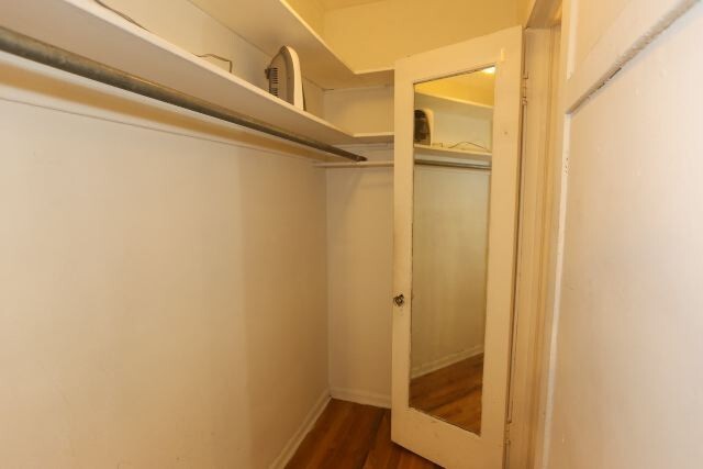 Building Photo - 823 W Wolfram St