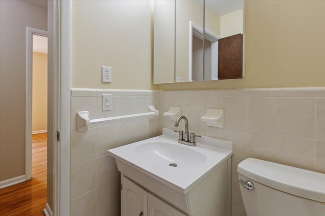 Building Photo - 1807 Ivan Dr