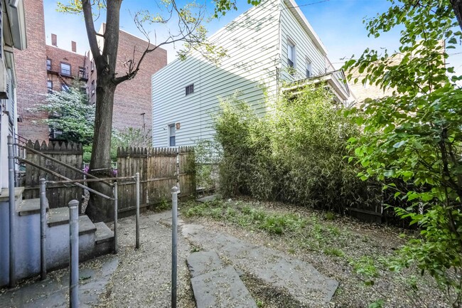 Building Photo - 54 Highland Ave