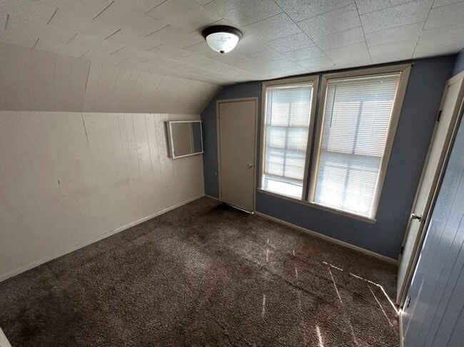 Building Photo - 2416 Algoma St