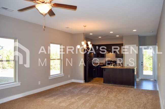 Building Photo - 843 Kent Dr