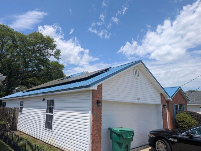 Building Photo - NO HOA!! Minutes from Hulbert and Eglin.  ...