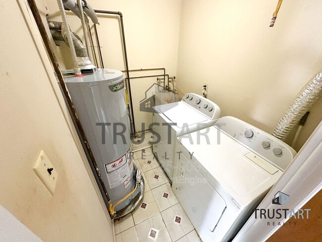 Building Photo - 6022 Hegerman St