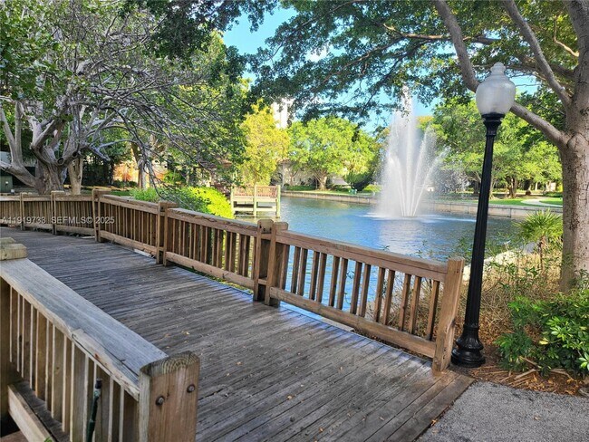 Building Photo - 1000 Quayside Terrace