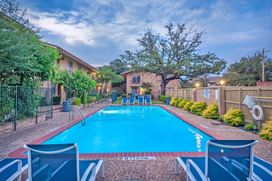 Primary Photo - 11234 Park Central Pl