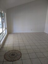 Building Photo - 1811 E Grand Ave