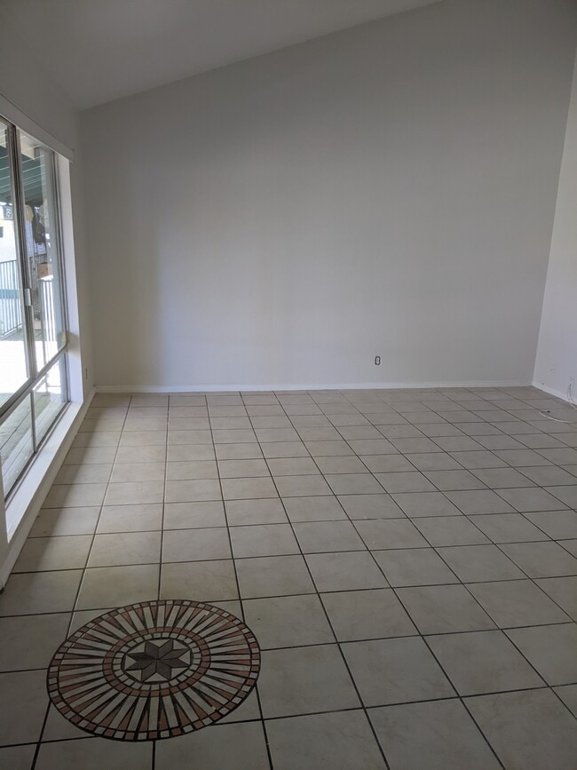 Building Photo - 1811 E Grand Ave