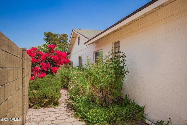 Building Photo - 4825 E Andora Dr
