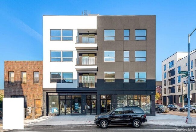 Building Photo - 499 Evergreen Ave