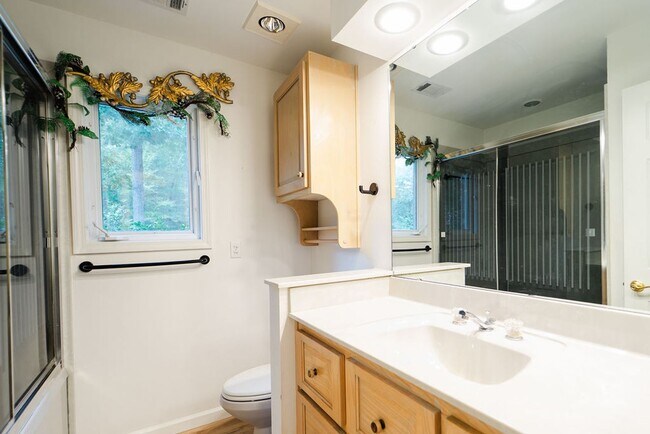 Building Photo - Charming, 3 Bedroom, 2 Bath. With wonderful outdoor living space