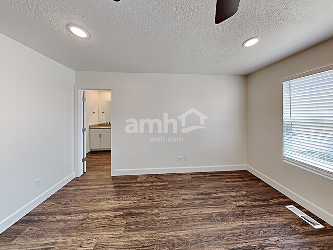 Building Photo - 6026 S Jordan Pkwy W