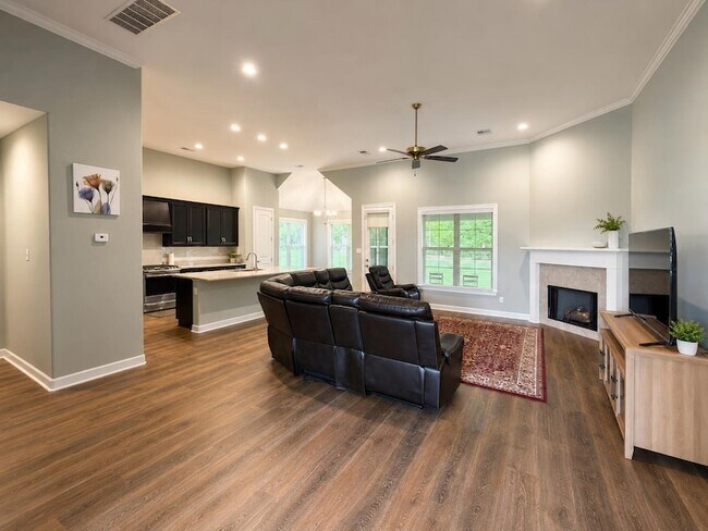 Building Photo - 1157 Mountain Side Dr