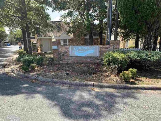 Building Photo - Riverwalk Condo - Pool Access