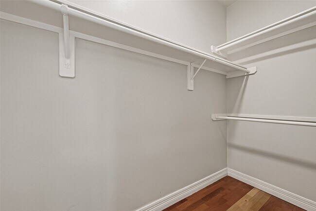 Building Photo - 1522 Brook Grove Dr