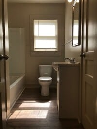 Building Photo - 2 bedroom 1 bath home for lease
