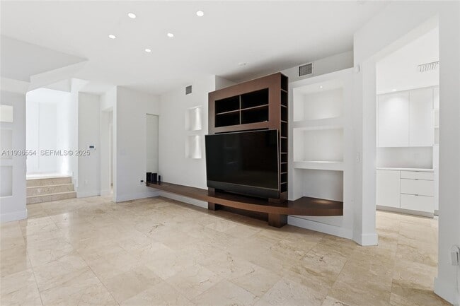 Building Photo - 3135 NE 211th St