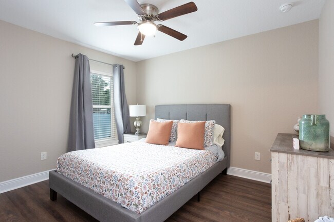 Building Photo - 1313 E Cayuga St