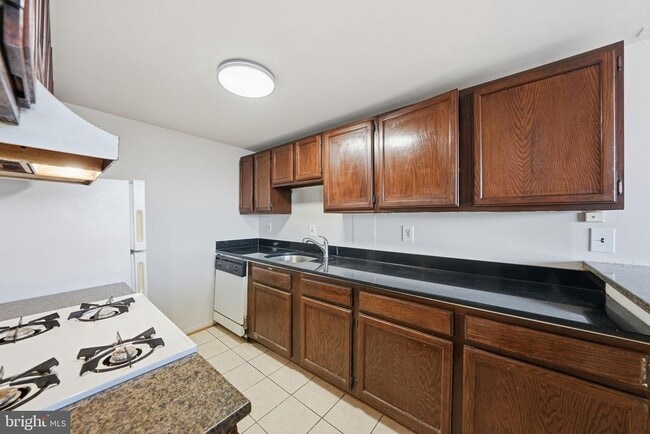 Building Photo - 4600 Duke St