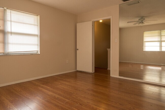 Building Photo - Bayou Oaks-Summer Lakes