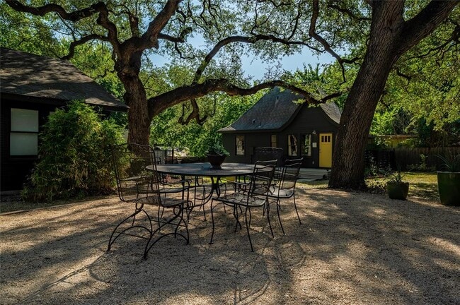 Building Photo - 1507 Drake Ave