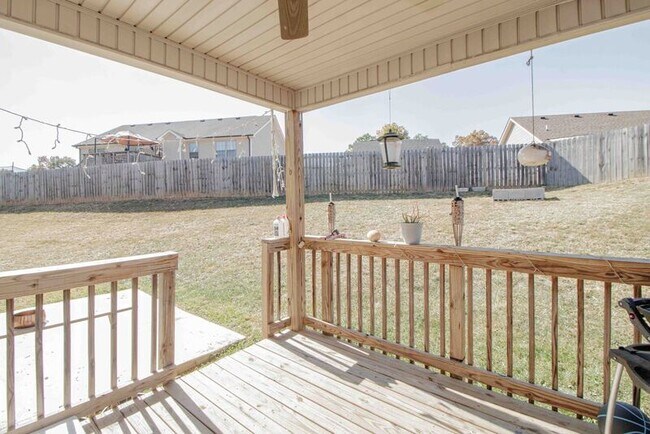 Building Photo - 1411 Freedom Dr