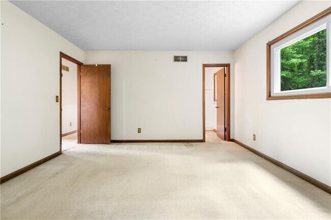 Building Photo - 3260 Creek Hollow Dr