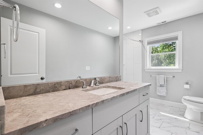 Building Photo - 22 Austin Ln