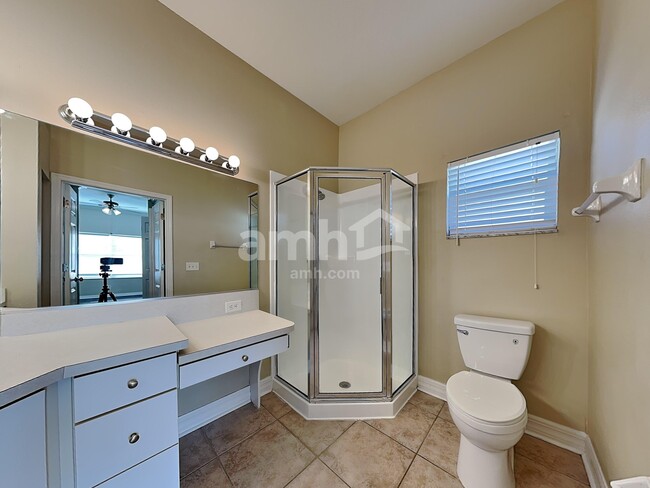 Building Photo - 823 Springwood Cir