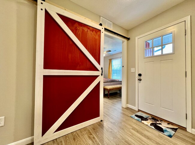 Building Photo - NEW Farmhouse Retreat Rustic decor and Cozy vibes!